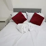 Plush 2-Bedroom Apartment Coventry City Center