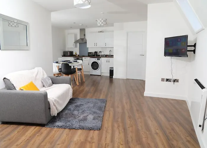 Plush 2-Bedroom Apartment Coventry City Center