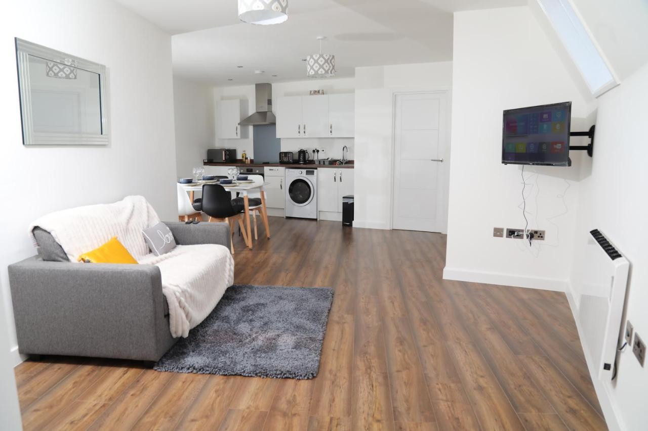Apartment Plush 2-bedroom Center Coventry